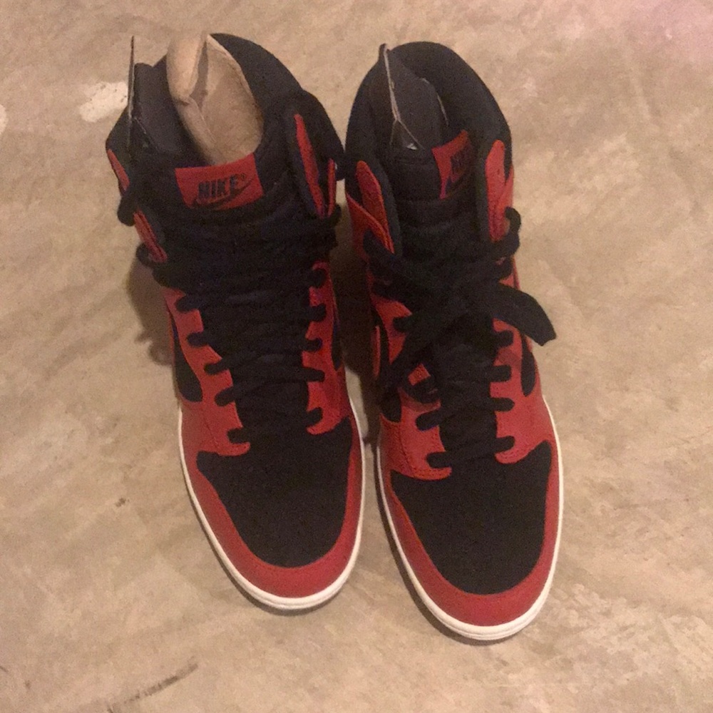 Nike sky high dunks BRAND NEW NEVER WORN SIZE 10